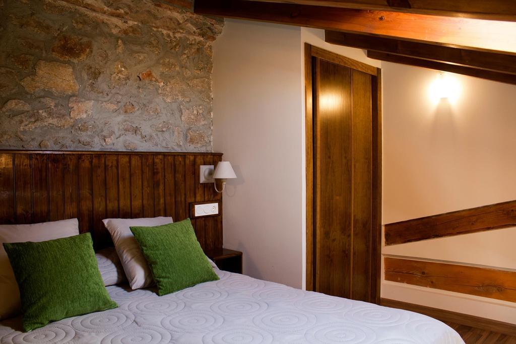 Hotel Y Apartamentos El Camin Poo De Llanes Room photo