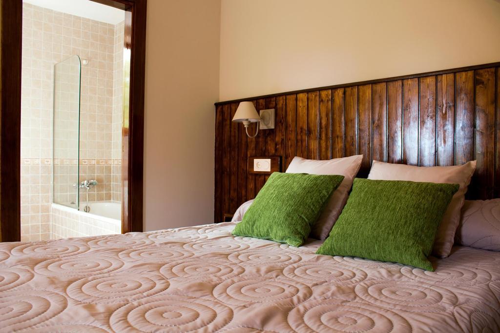 Hotel Y Apartamentos El Camin Poo De Llanes Room photo