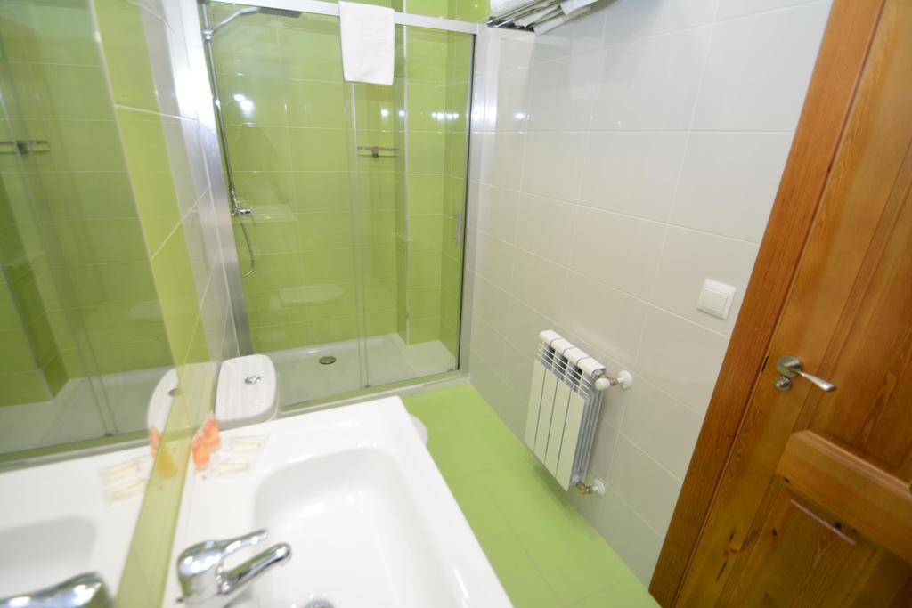 Hotel Y Apartamentos El Camin Poo De Llanes Room photo